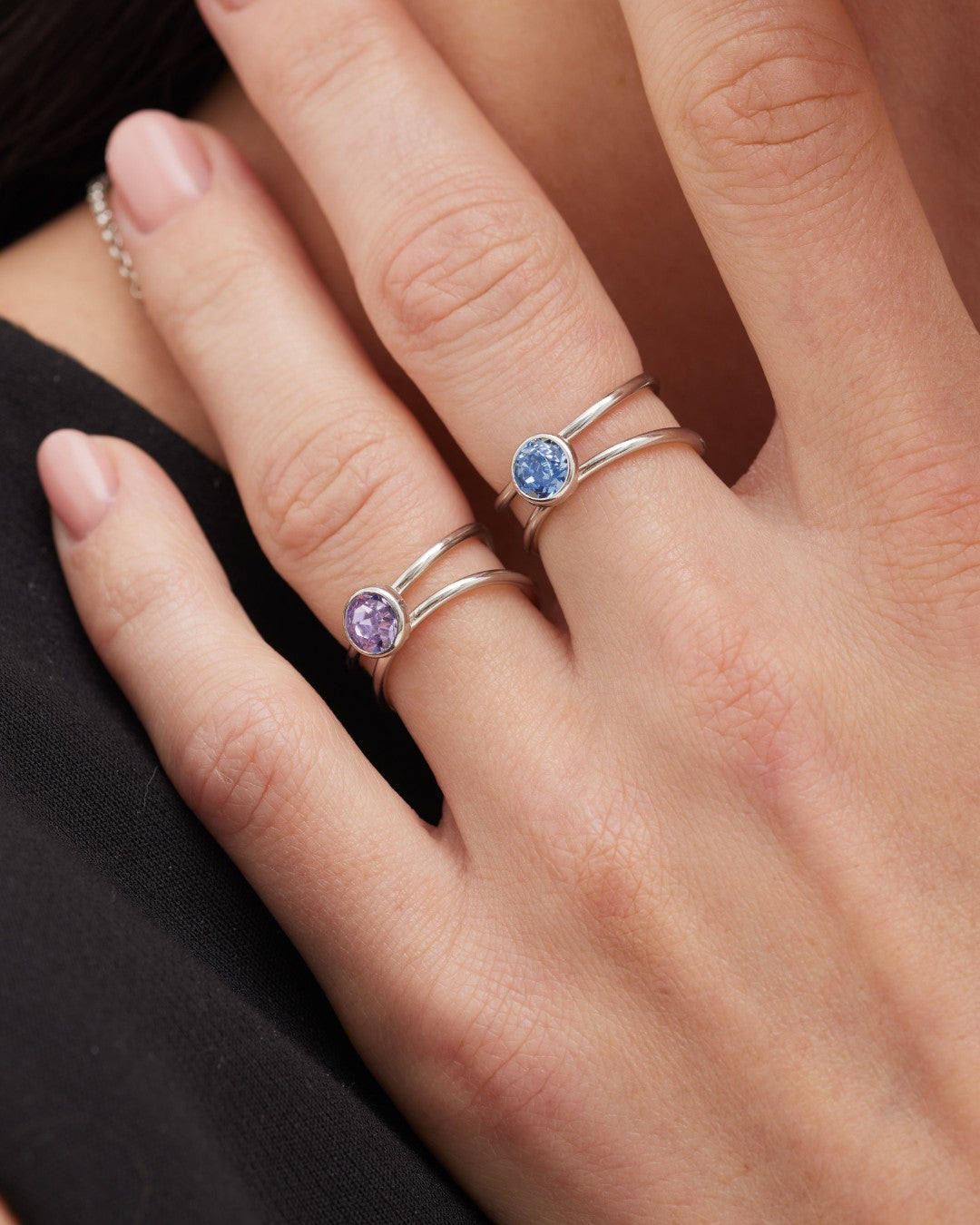 Anillo ajustable Bom Dia con 7mm cristal en Plata baño Rodio