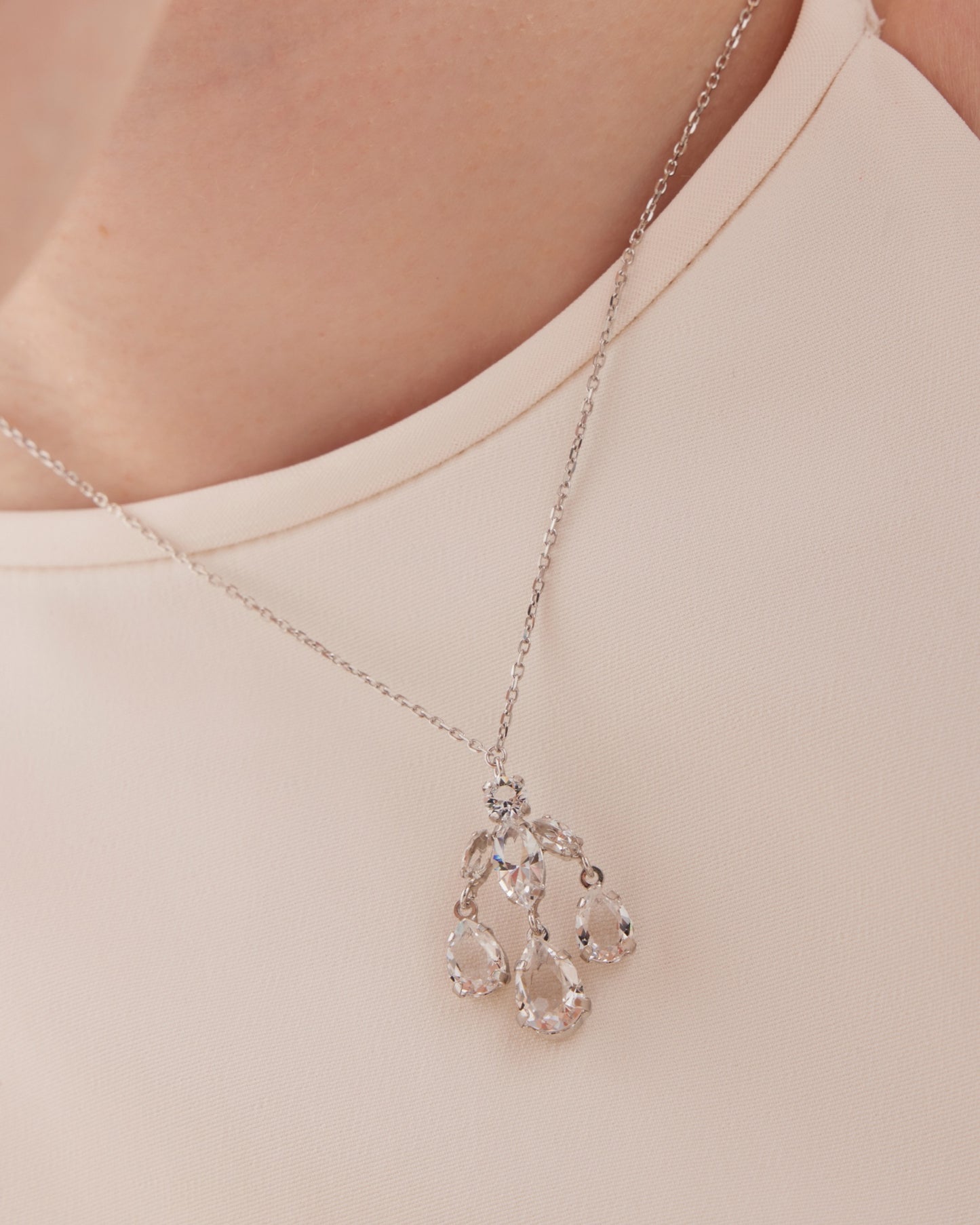 Collar corto lágrima Lieve con cristal blanco en Plata baño Rodio