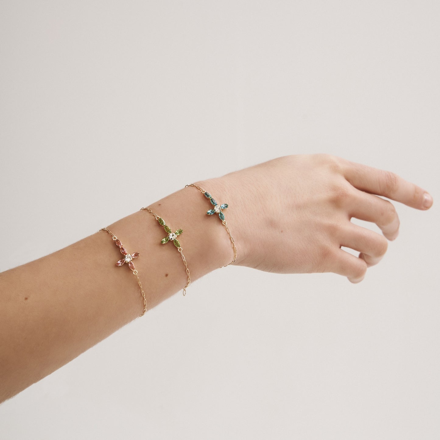 Pulsera Estaciones cruz cristal en Plata baño Oro