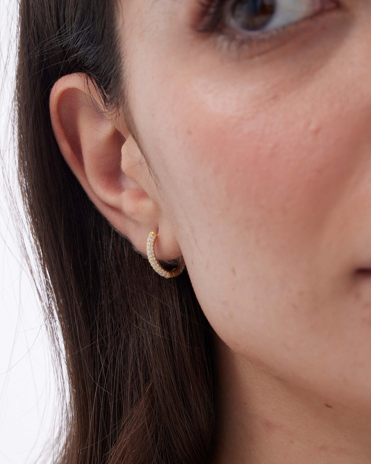 Pendientes aro 1,5cm click Lux con circonita blanca en Plata