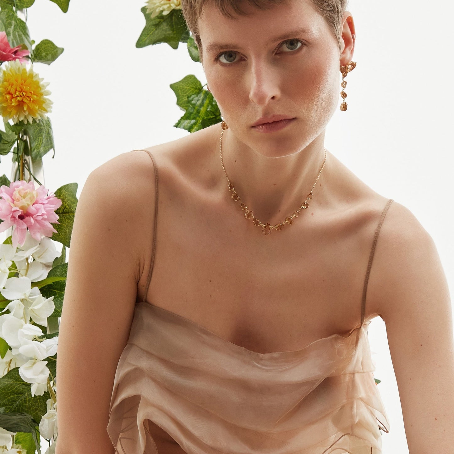 Collar corto Magnolia lágrima cristal en Plata baño Oro