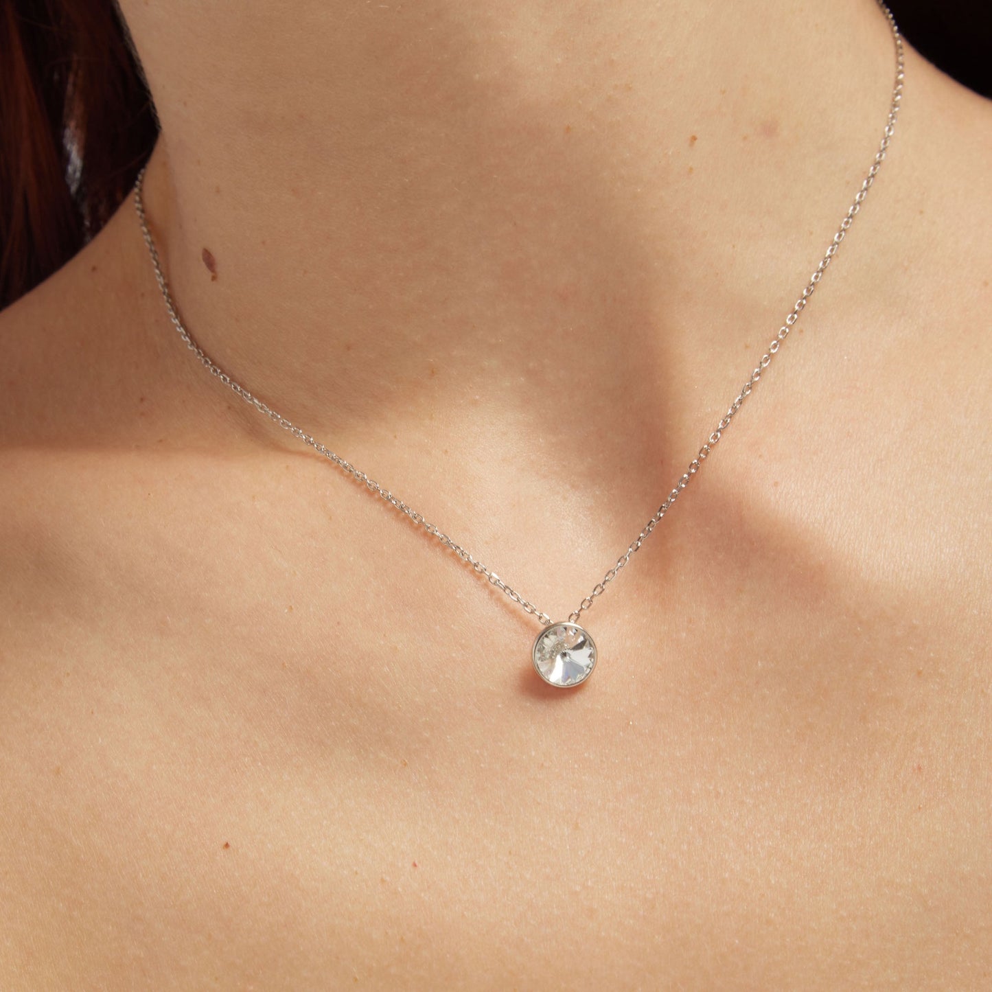 Collar corto Basic 9mm círculo cristal en Plata baño rodio