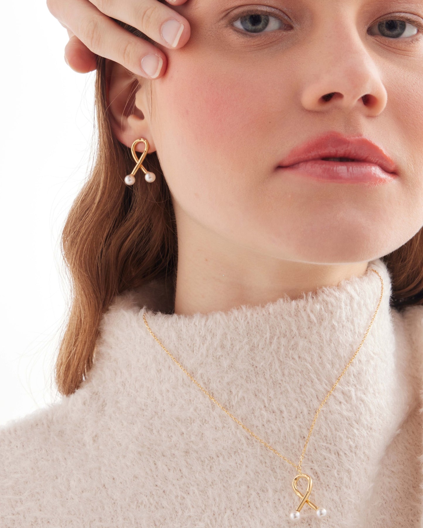 Collar corto lazo Sera con perla en Plata