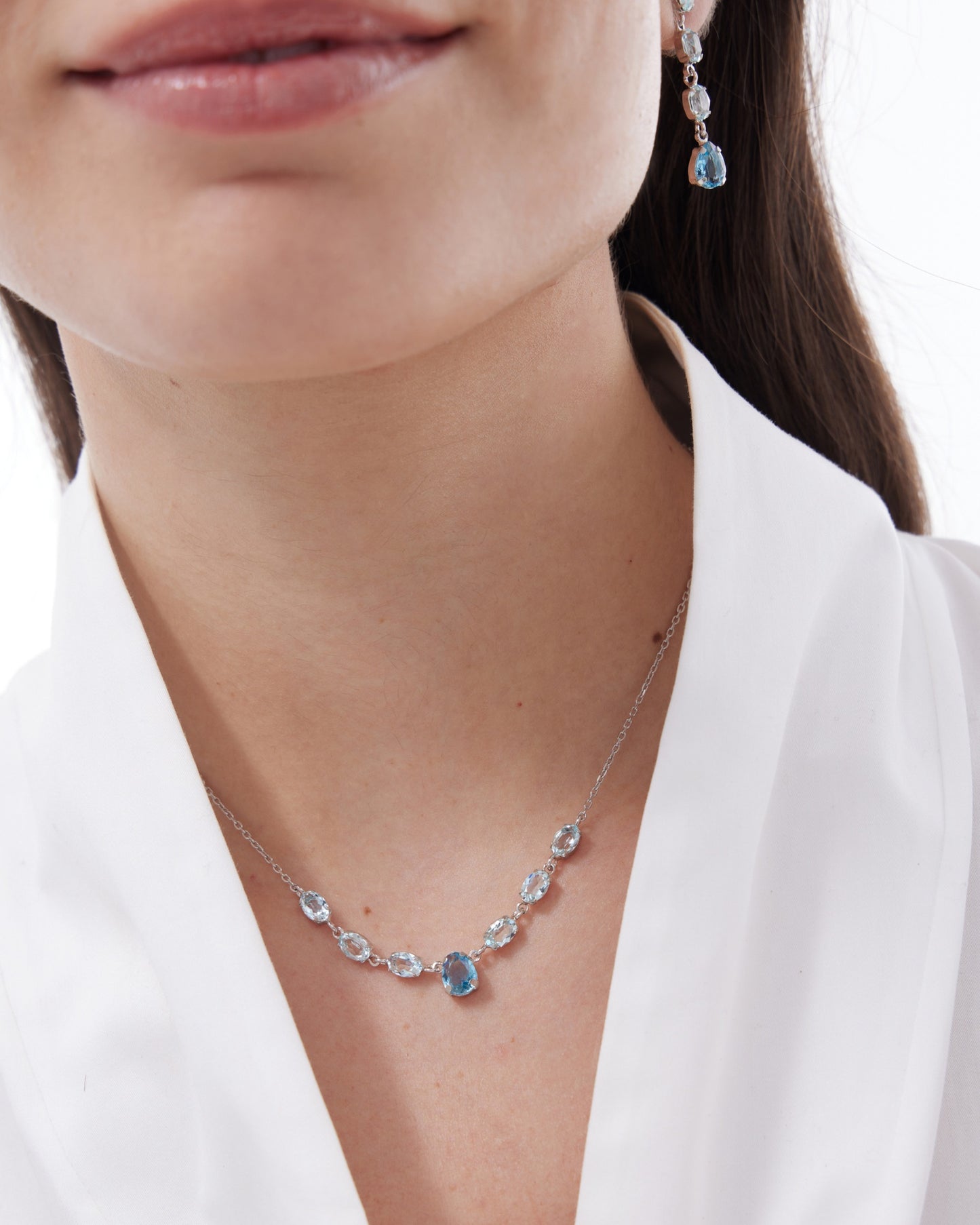 Collar corto Eau con cristal azul en Plata baño Rodio
