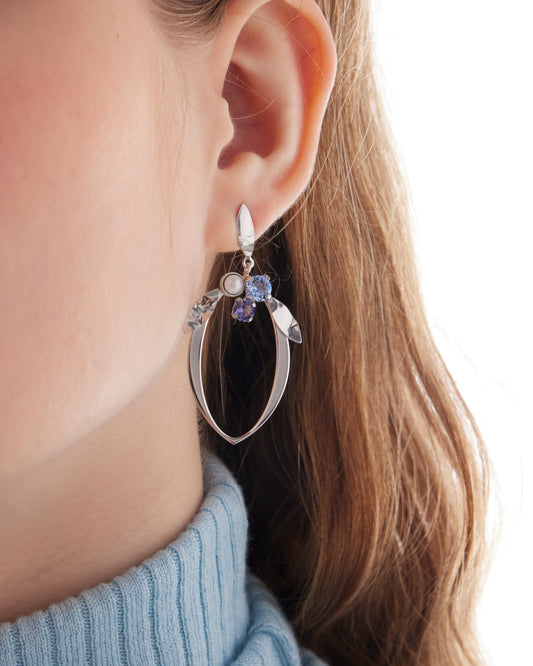 Pendientes largos hoja Alpina con cristales azules y perlas en Plata baño Rodio