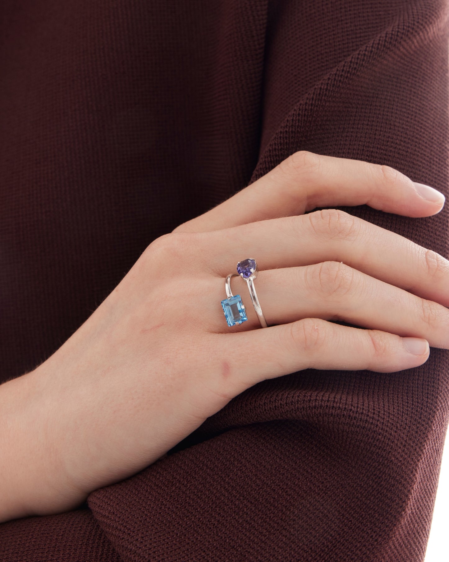 Anillo ajustable espiral Borea con cristal azul y morado en Plata baño Rodio