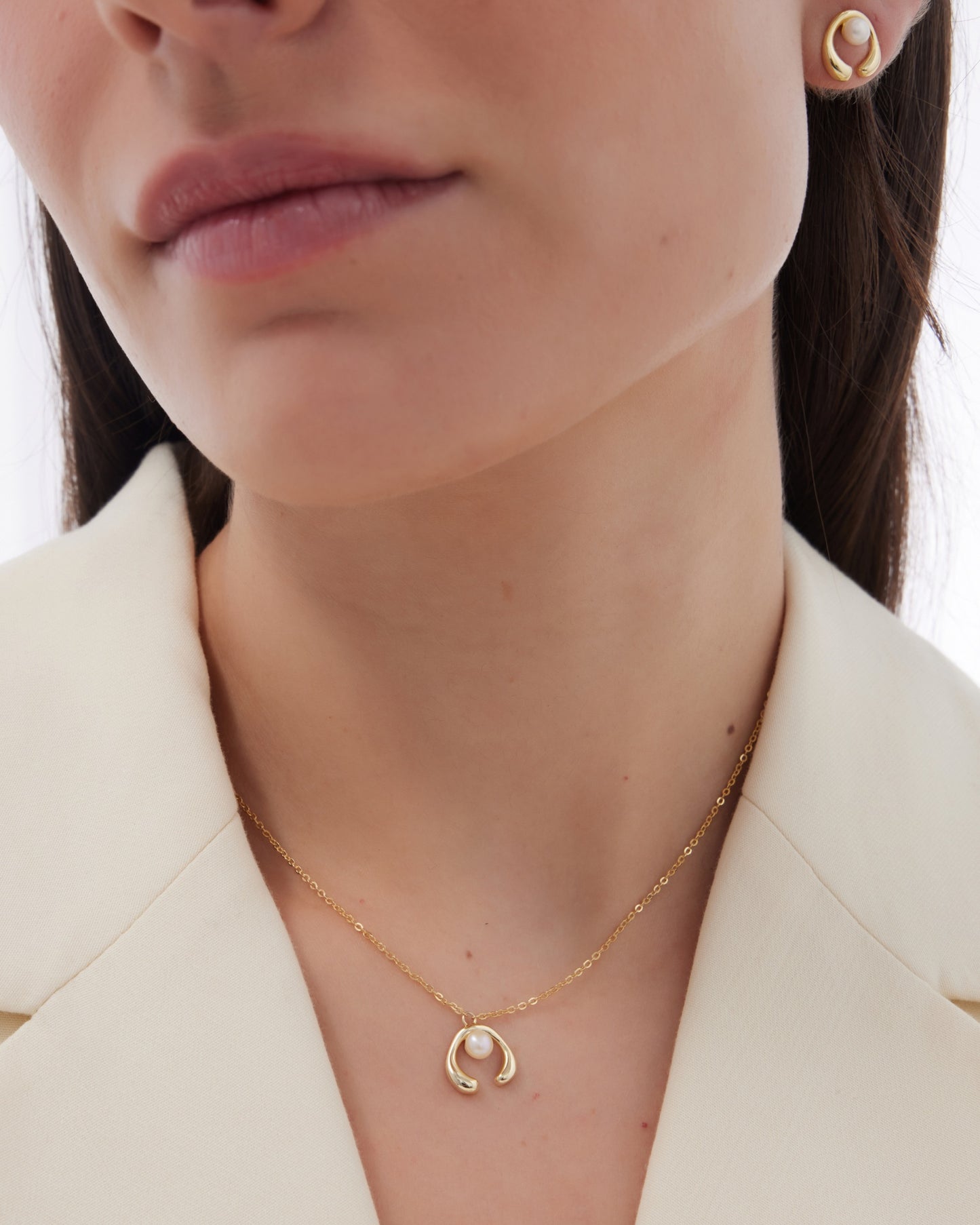 Solene short earrings with cultured pearl in gold-plated silver