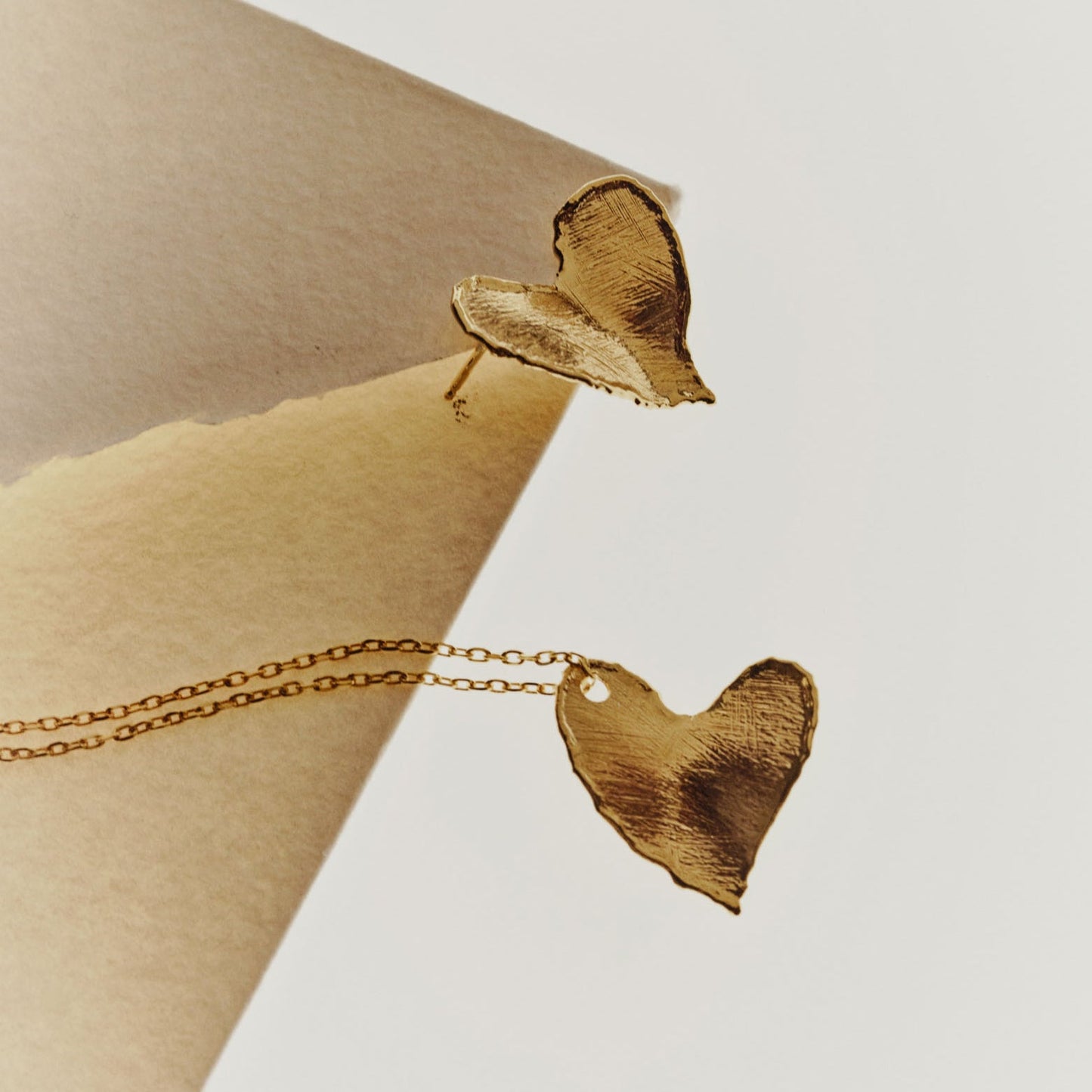 Collar corto textura corazón irregular El Gesto en Plata