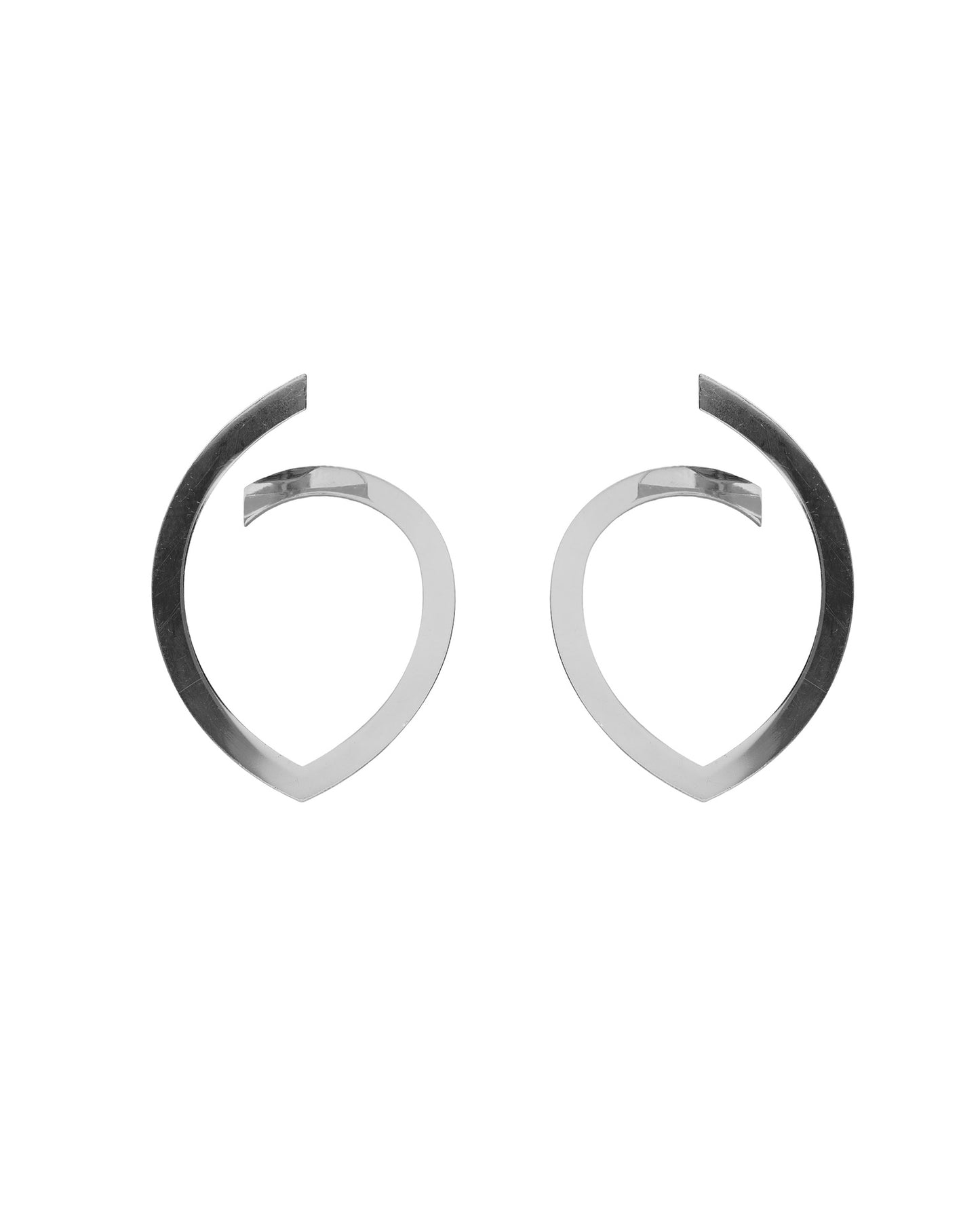 Pendientes cortos gota Alpina en Plata