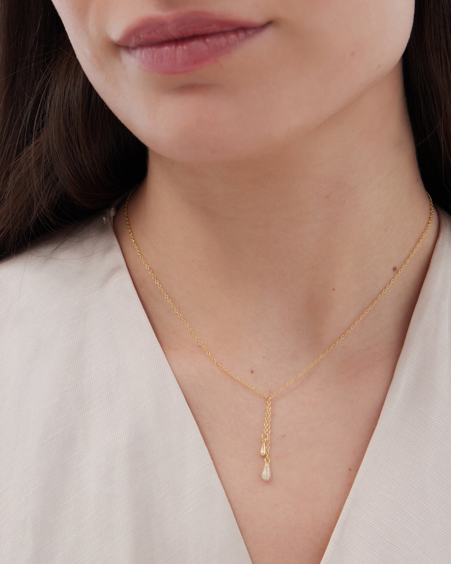 Collar largo Lux gota con circonita blanca en Plata