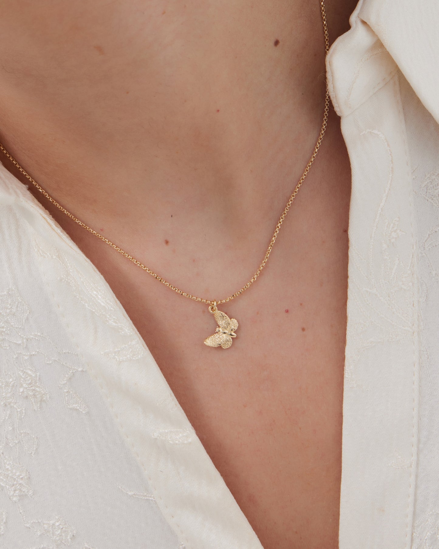 Collar corto Fleur mariposa en Plata baño Oro