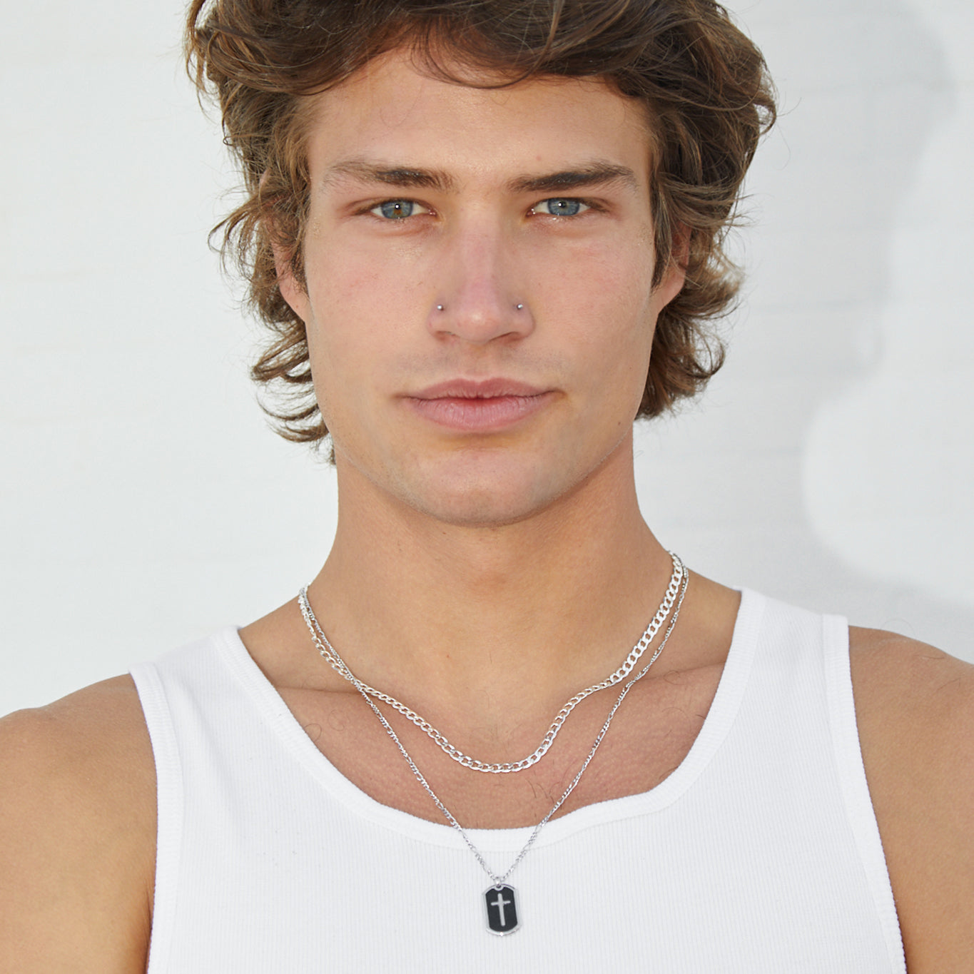Collar largo Ares cruz en Plata baño rodio