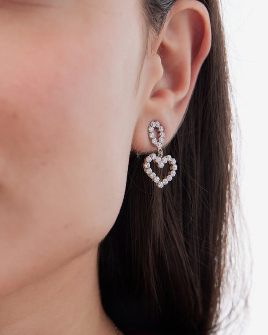 Pendientes cortos Muá lágrima y corazón con cristales riviere blanco en plata baño rodio