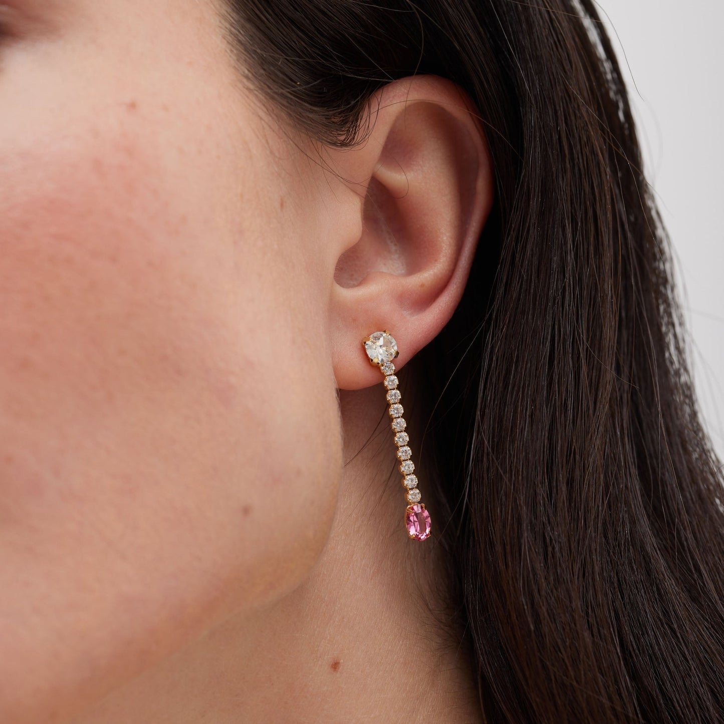 Pendientes largos Lieve con cristal riviere blanco en Plata
