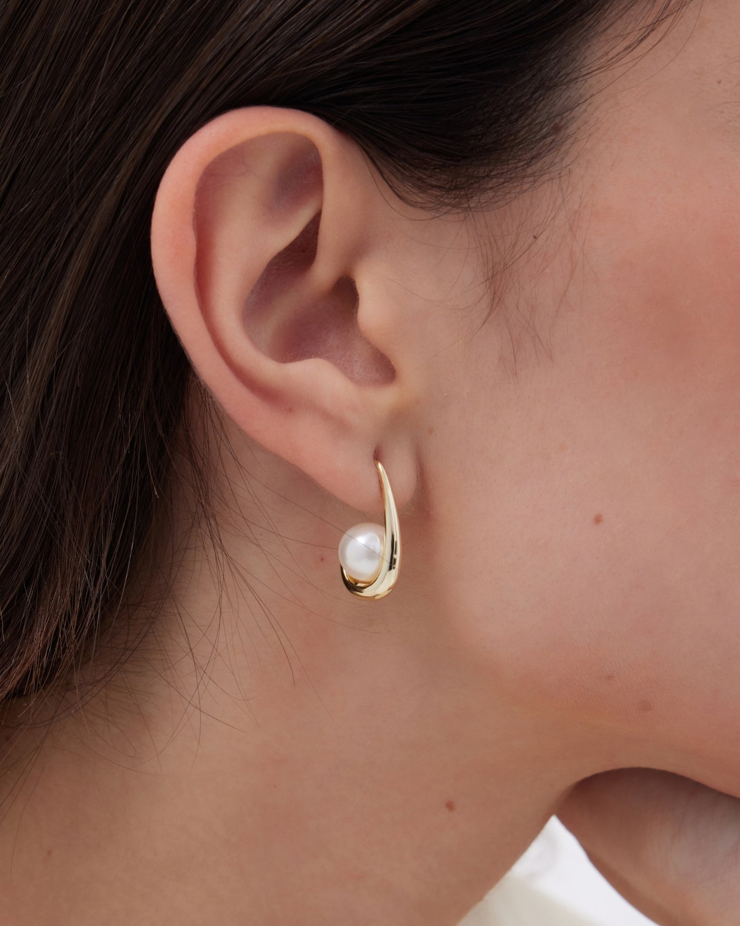 Pendientes largos Solene con perla en Plata baño Oro