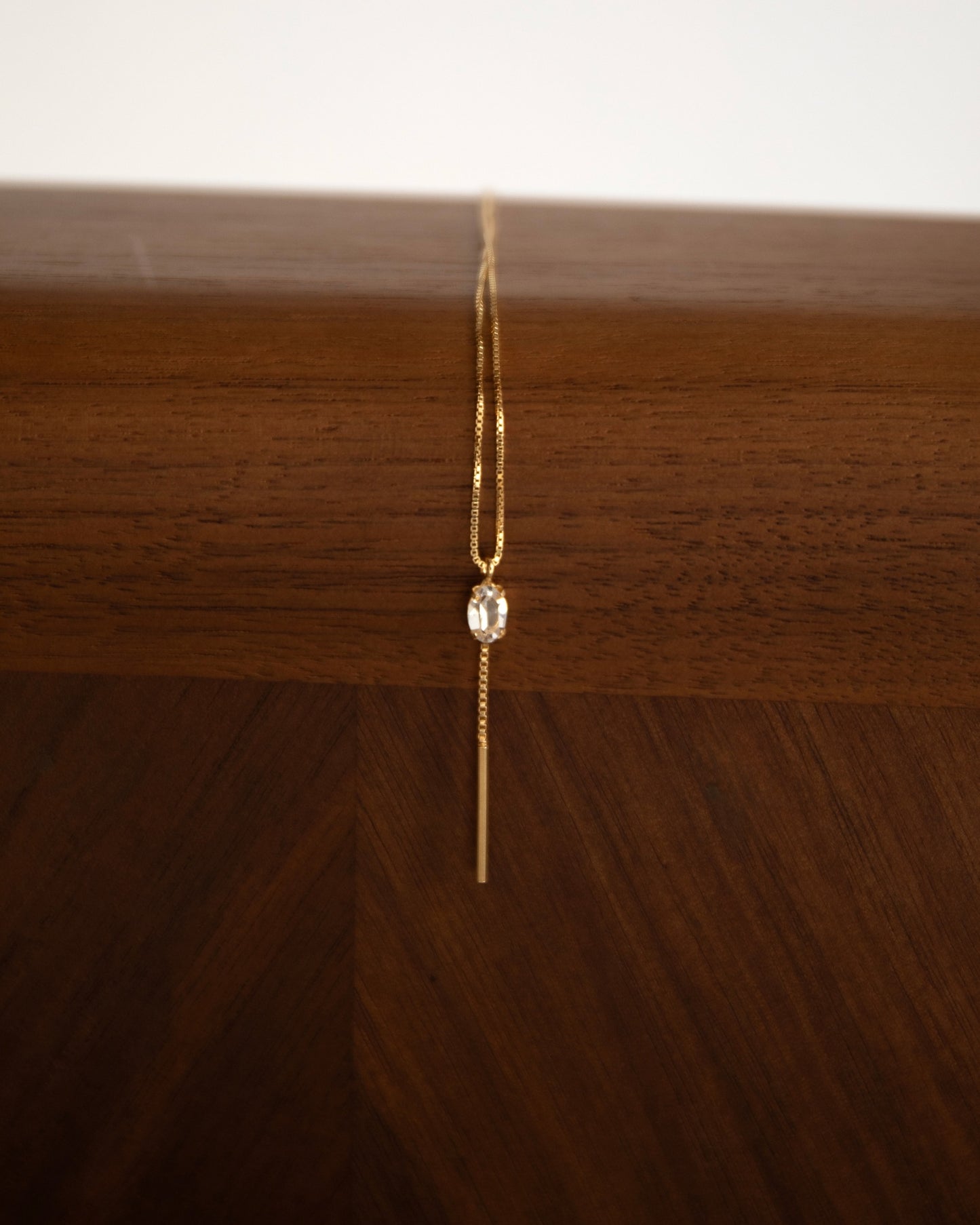 Collar largo oval Lieve con cristal blanco en Plata