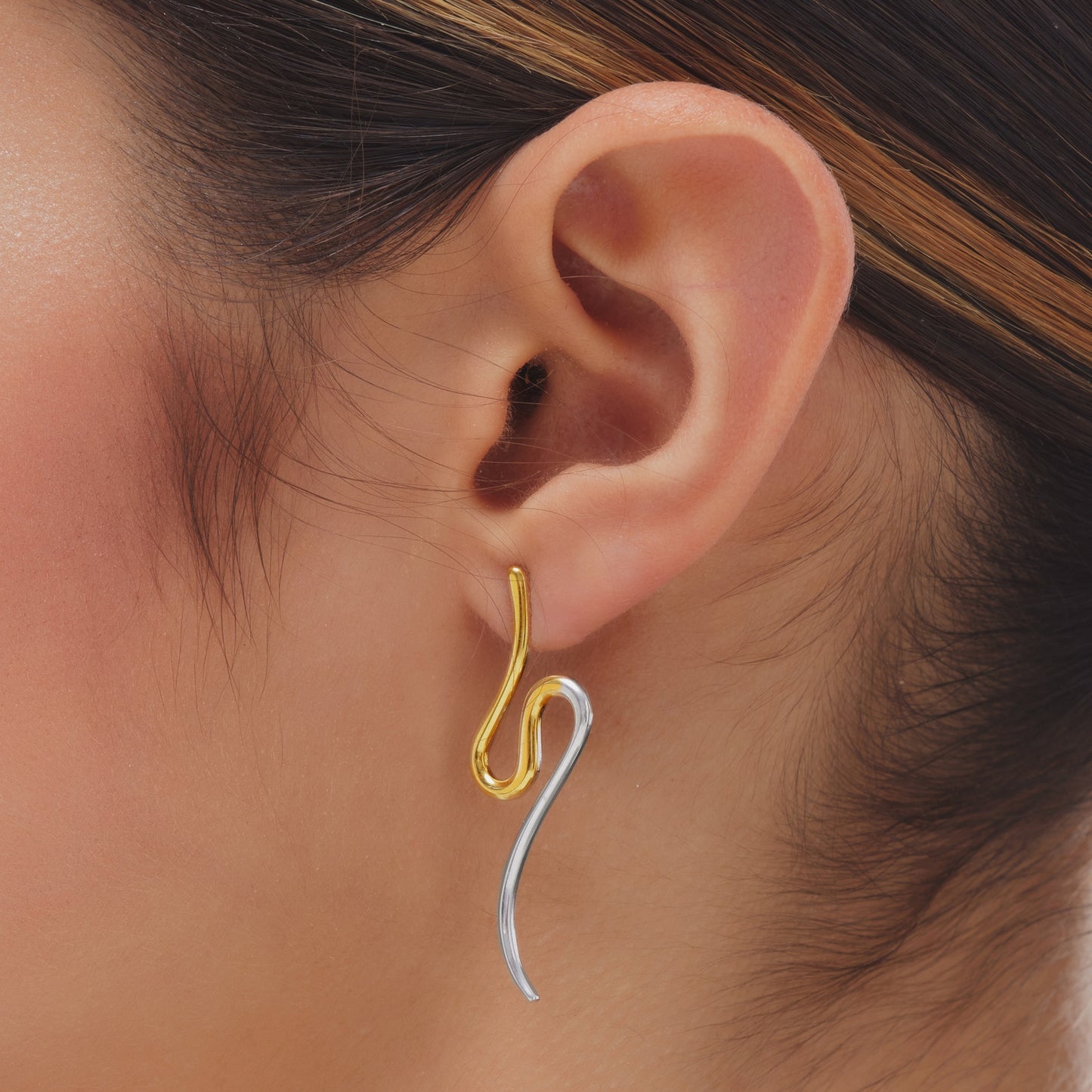 Pendientes largos Copenhagen en Plata baño Rodio y Oro
