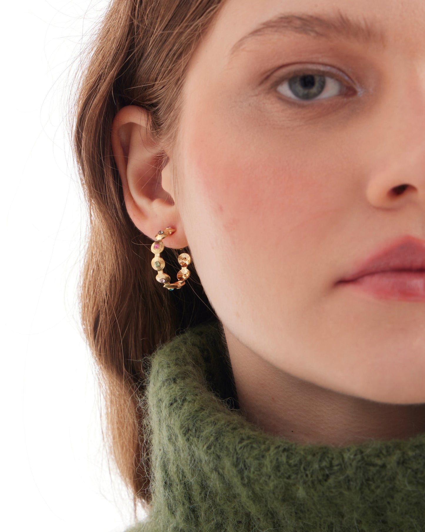 Pendientes aro textura círculo Bruma con cristal multicolor en Plata baño Oro