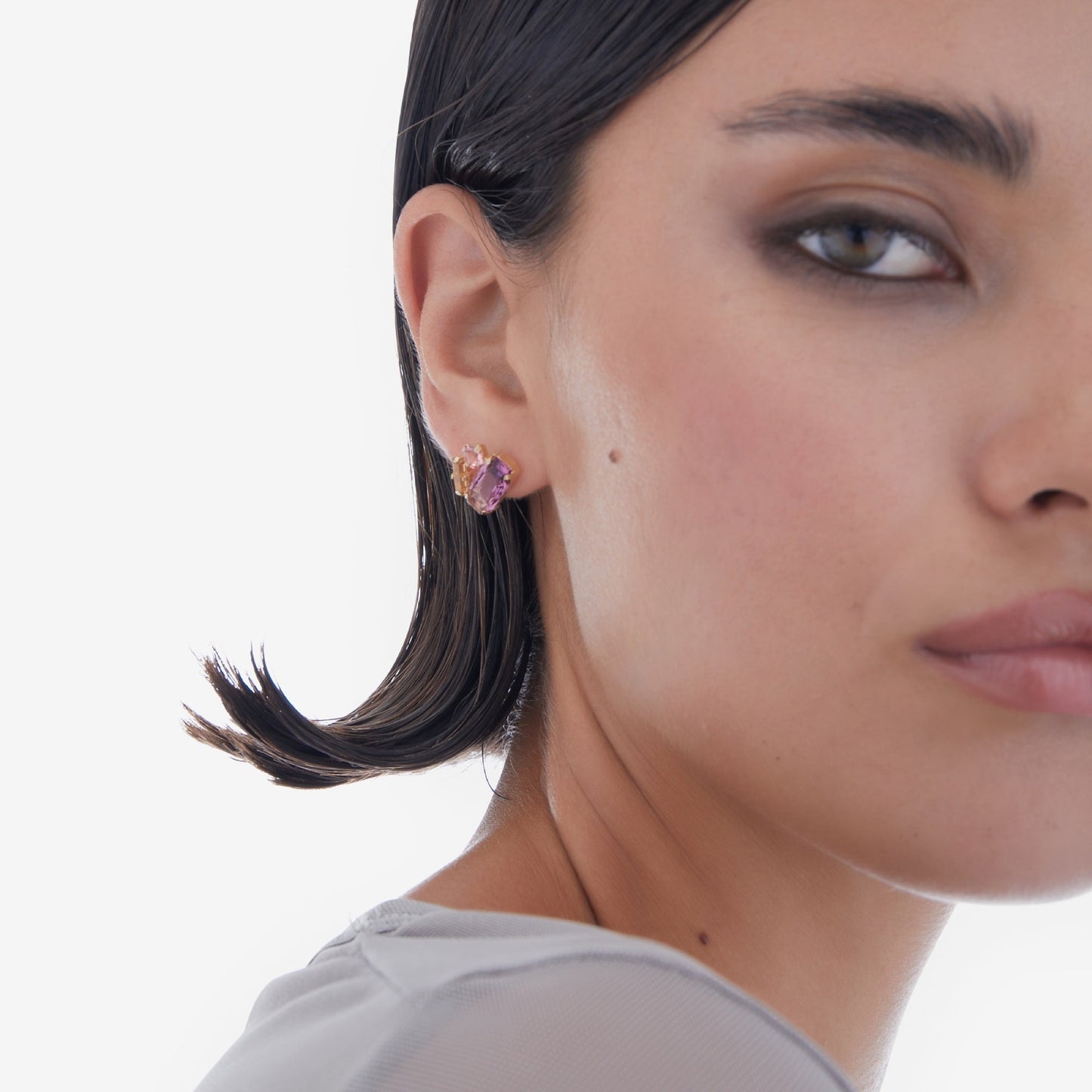 Pendientes botón Inspire rectángulo cristal morado en Plata baño Oro