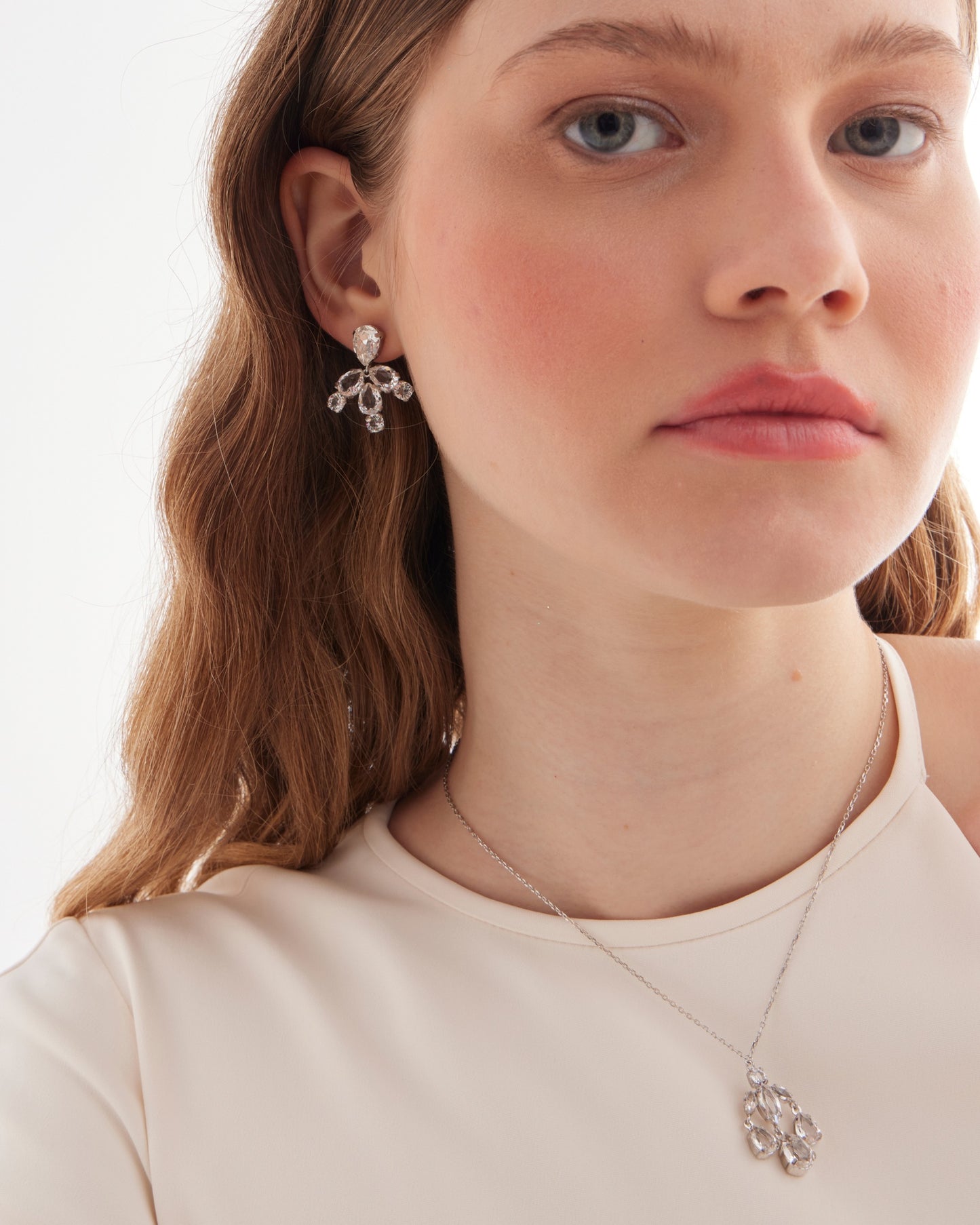 Pendientes largos lágrima Lieve con cristal blanco en Plata baño Rodio